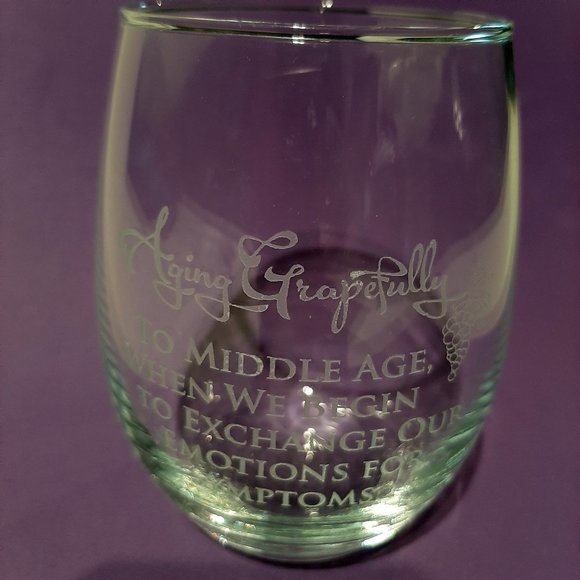 Aging Grapefully Oversized Etched Quote Stemless Wine Glass 21oz wine lover gift - Picture 5 of 7